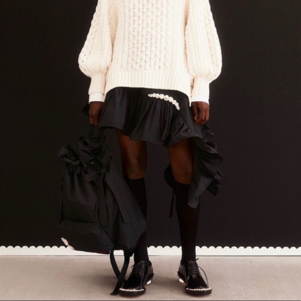 SOLD OUT EVERYWHERE!! Simone Rocha X H&M size 14
Mini skirt